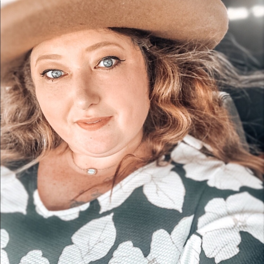 🌻Poshmark Ambassador🌻